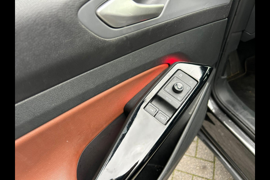 Volkswagen ID.4 First 77kWh Adap.Cruise Camera Trekhaak Pdc Android Auto Apple Carplay Stoelverwarming Navi Ecc Mirrorlink Privacy Glas Lmv Keyless DAB Origineel Nederlandse Auto 1.000KG Trekgewicht