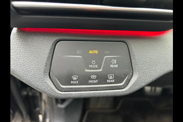 Volkswagen ID.4 First 77kWh Adap.Cruise Camera Trekhaak Pdc Android Auto Apple Carplay Stoelverwarming Navi Ecc Mirrorlink Privacy Glas Lmv Keyless DAB Origineel Nederlandse Auto 1.000KG Trekgewicht