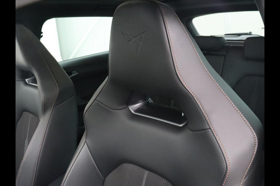 CUPRA Leon 1.4 eHybrid VZ | 245pk | Panoramadak | Stoelverwarming | Camera | Carplay | Adaptive cruise | Keyless | Navigatie | 19'' | Sportstoelen | Full LED | PHEV | Plug In