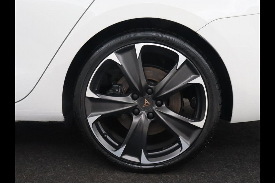 CUPRA Leon 1.4 eHybrid VZ | 245pk | Panoramadak | Stoelverwarming | Camera | Carplay | Adaptive cruise | Keyless | Navigatie | 19'' | Sportstoelen | Full LED | PHEV | Plug In
