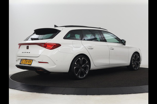 CUPRA Leon 1.4 eHybrid VZ | 245pk | Panoramadak | Stoelverwarming | Camera | Carplay | Adaptive cruise | Keyless | Navigatie | 19'' | Sportstoelen | Full LED | PHEV | Plug In