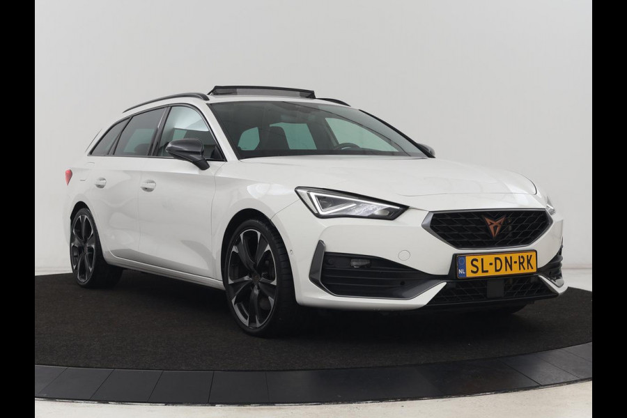 CUPRA Leon 1.4 eHybrid VZ | 245pk | Panoramadak | Stoelverwarming | Camera | Carplay | Adaptive cruise | Keyless | Navigatie | 19'' | Sportstoelen | Full LED | PHEV | Plug In
