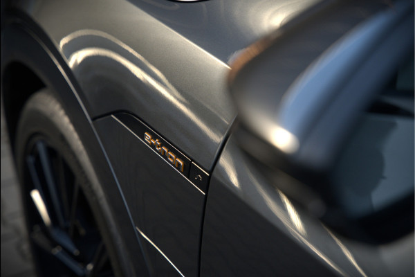 Audi e-tron 50 quattro S edition 71 kWh | S Line | Black Edition | Panoramadak | Memory Seats | Camera | Luchtvering | Adaptive Cruise Control | Keyless | Matrix LED | Leder | Stoelverwarming | NAP | BTW