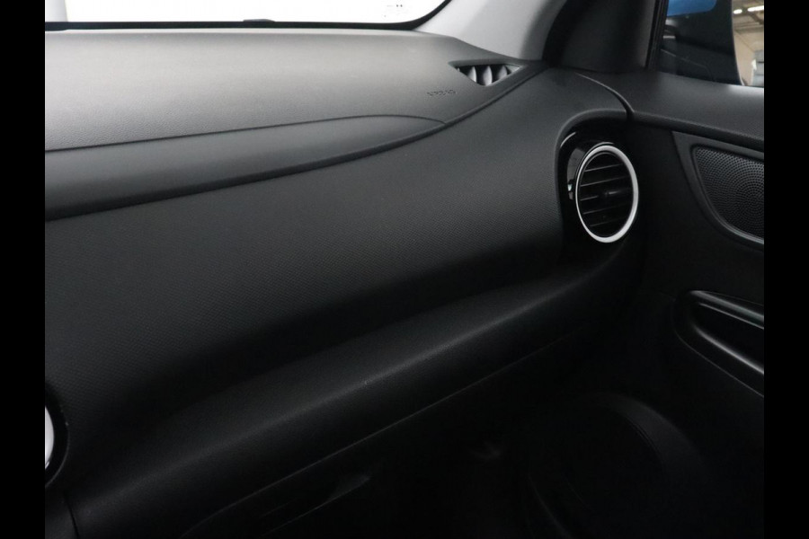 Hyundai Kona 1.6 GDI HEV Fashion | Head-Up | Trekhaak | Adaptive cruise | Camera | Carplay | Keyless | Dodehoek detectie | Climate control | Bluetooth