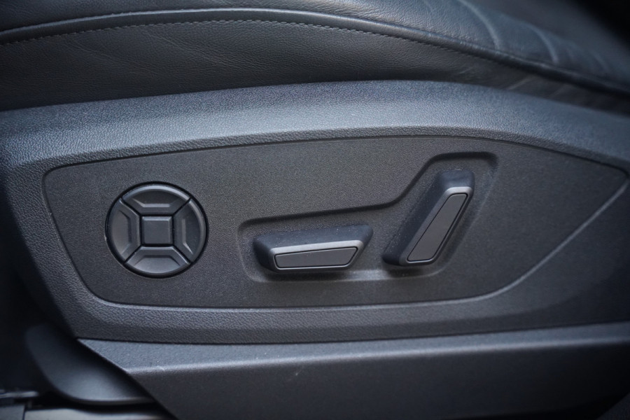 Audi e-tron 50 quattro S edition 71 kWh | S Line | Black Edition | Panoramadak | Memory Seats | Camera | Luchtvering | Adaptive Cruise Control | Keyless | Matrix LED | Leder | Stoelverwarming | NAP | BTW