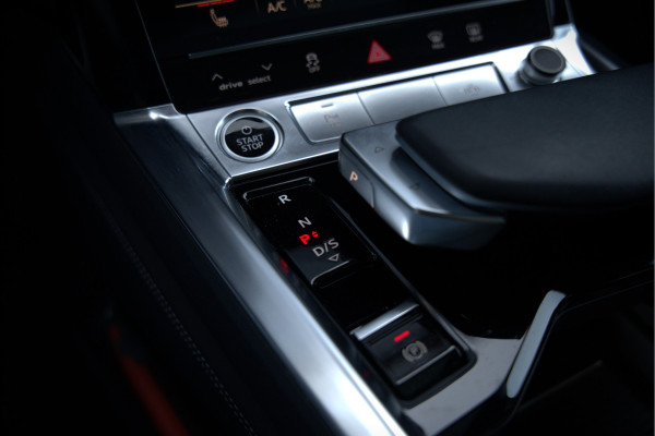 Audi e-tron 50 quattro S edition 71 kWh | S Line | Black Edition | Panoramadak | Memory Seats | Camera | Luchtvering | Adaptive Cruise Control | Keyless | Matrix LED | Leder | Stoelverwarming | NAP | BTW