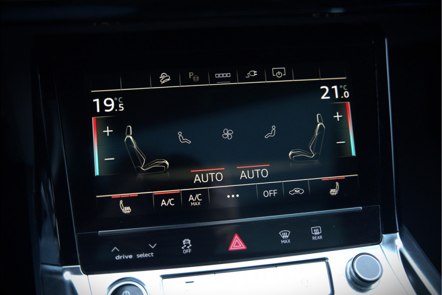 Audi e-tron 50 quattro S edition 71 kWh | S Line | Black Edition | Panoramadak | Memory Seats | Camera | Luchtvering | Adaptive Cruise Control | Keyless | Matrix LED | Leder | Stoelverwarming | NAP | BTW