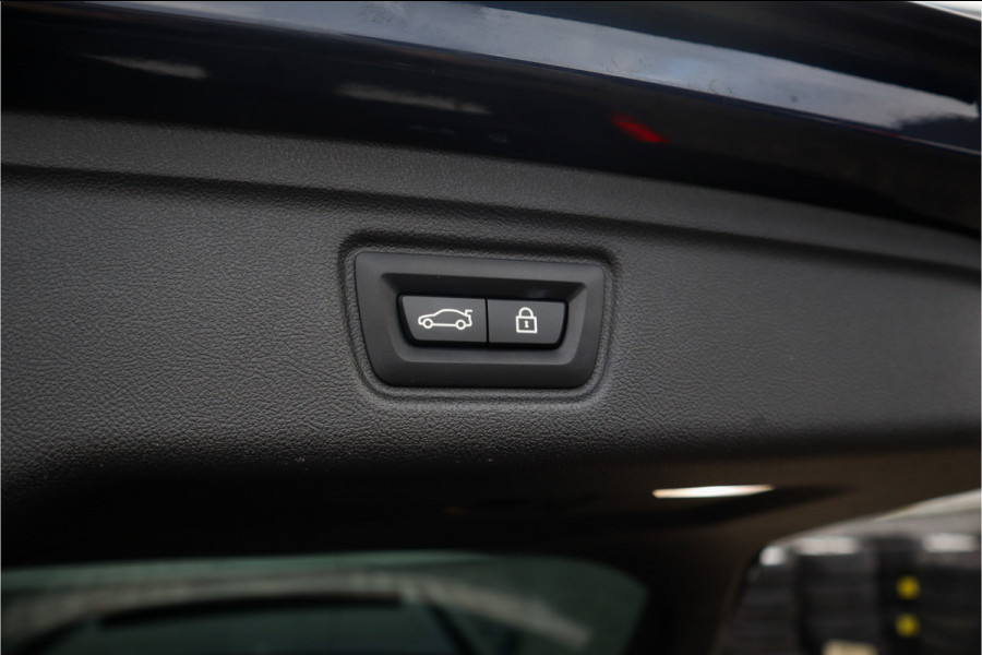 BMW 3 Serie Touring 330e xDrive M-Sport Panorama / 19inch / Harman Kardon /