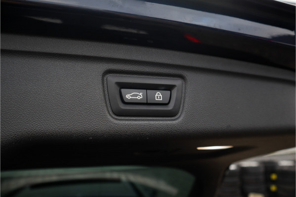 BMW 3 Serie Touring 330e xDrive M-Sport Panorama / 19inch / Harman Kardon /