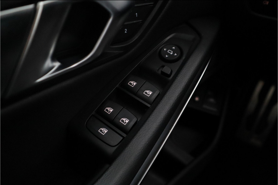 BMW 3 Serie Touring 330e xDrive M-Sport Panorama / 19inch / Harman Kardon /