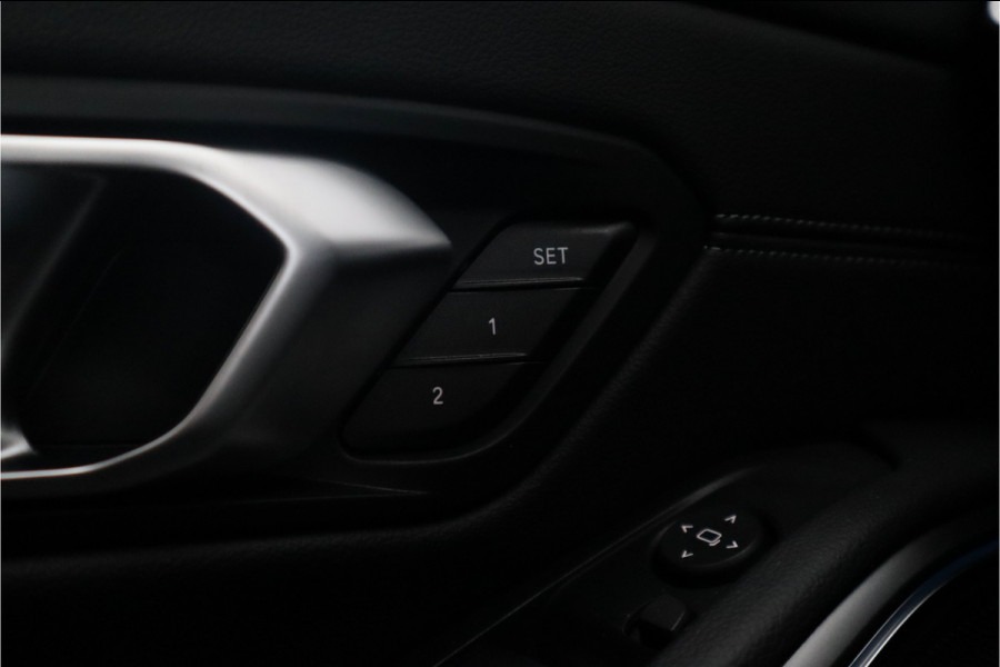 BMW 3 Serie Touring 330e xDrive M-Sport Panorama / 19inch / Harman Kardon /