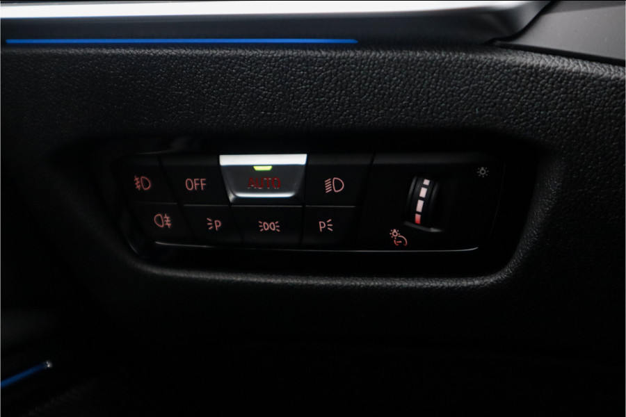 BMW 3 Serie Touring 330e xDrive M-Sport Panorama / 19inch / Harman Kardon /