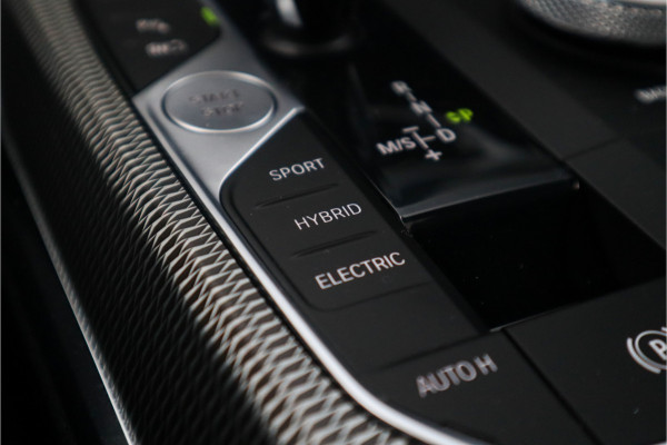 BMW 3 Serie Touring 330e xDrive M-Sport Panorama / 19inch / Harman Kardon /