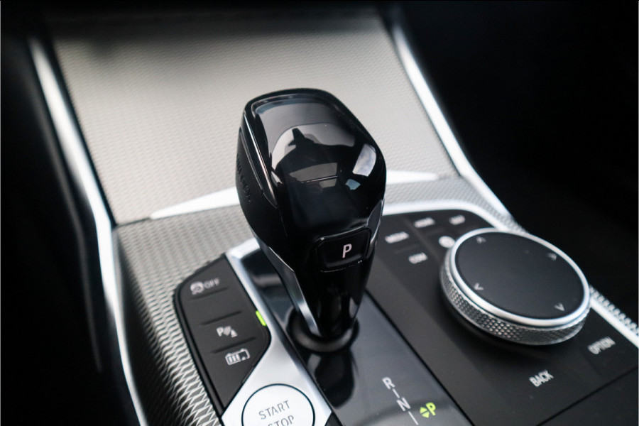 BMW 3 Serie Touring 330e xDrive M-Sport Panorama / 19inch / Harman Kardon /