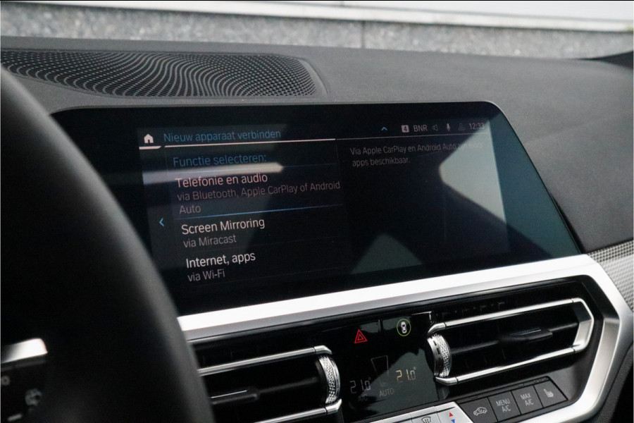 BMW 3 Serie Touring 330e xDrive M-Sport Panorama / 19inch / Harman Kardon /