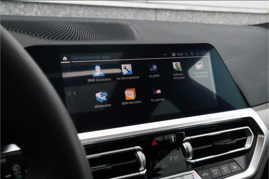 BMW 3 Serie Touring 330e xDrive M-Sport Panorama / 19inch / Harman Kardon /