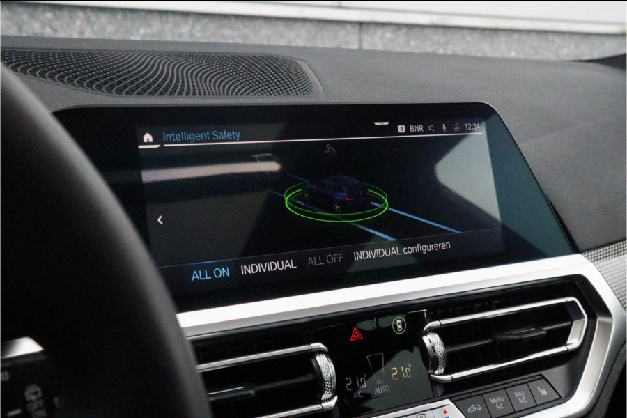 BMW 3 Serie Touring 330e xDrive M-Sport Panorama / 19inch / Harman Kardon /