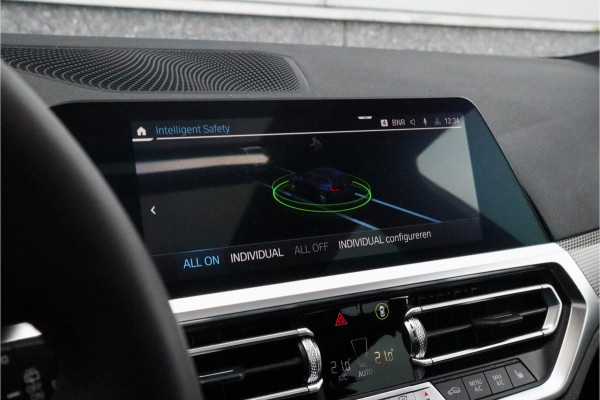 BMW 3 Serie Touring 330e xDrive M-Sport Panorama / 19inch / Harman Kardon /