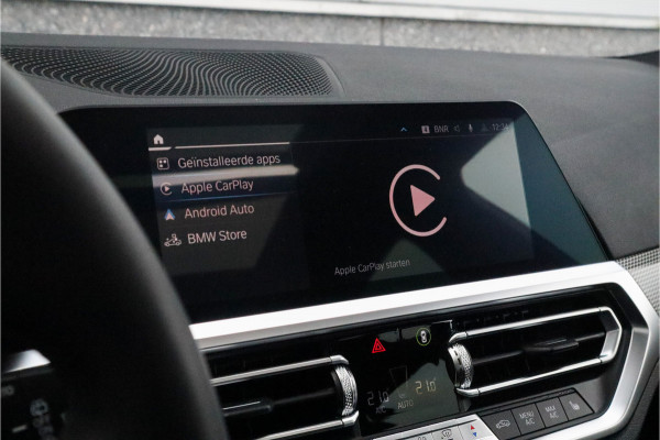 BMW 3 Serie Touring 330e xDrive M-Sport Panorama / 19inch / Harman Kardon /