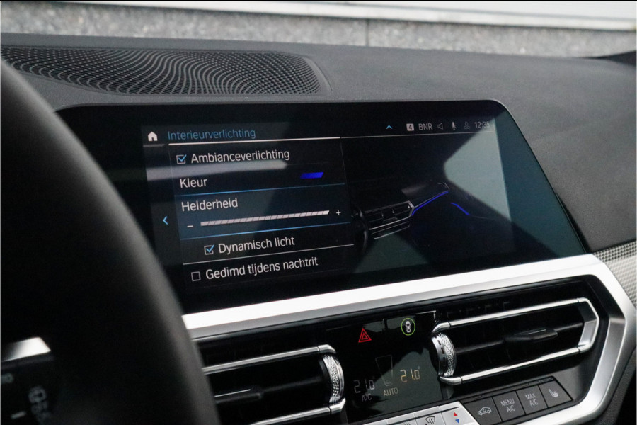 BMW 3 Serie Touring 330e xDrive M-Sport Panorama / 19inch / Harman Kardon /