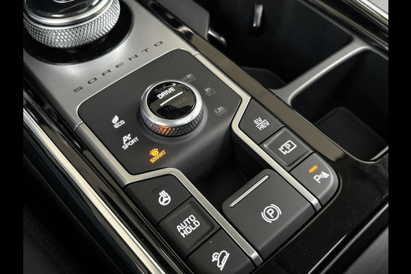 Kia Sorento 1.6 T-GDI Plug-in Hybrid 4WD ExecutiveLine 7p. | Afneembare trekhaak | Panoramadak | Stoel Ventilatie & Verwarming |