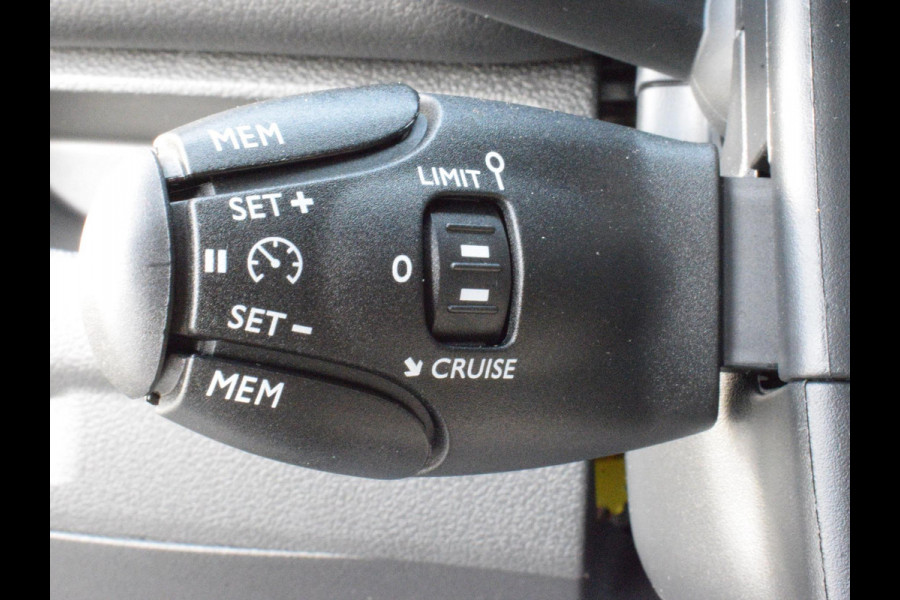 Citroën ë-Jumpy XL 75 kWh | tot 8 jaar garantte | Techno NAV pakket | camera | Comfort tussenschot | 3 zitplaatsen