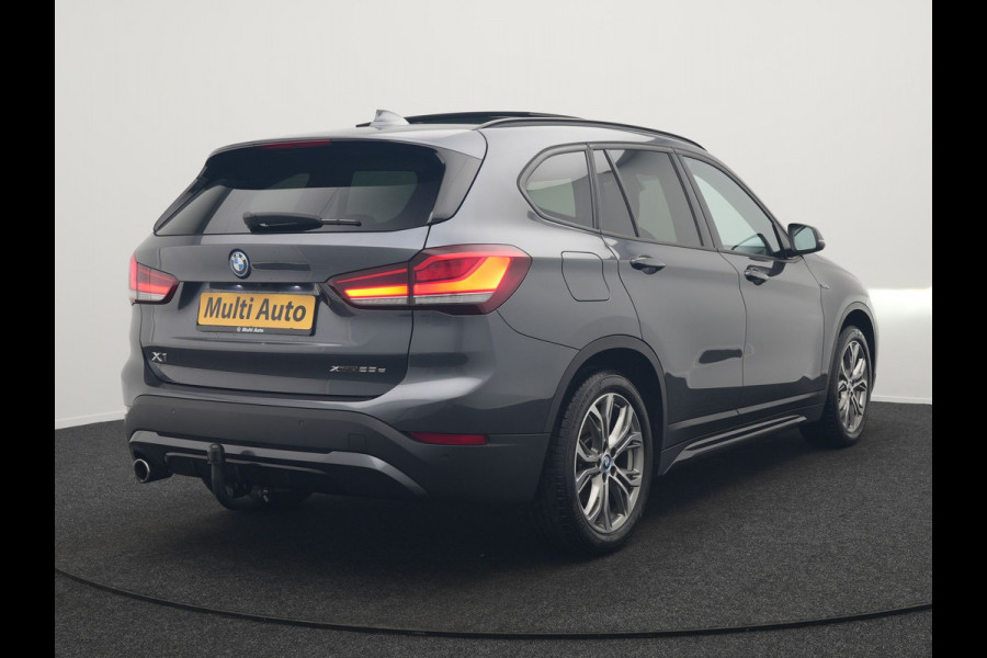 BMW X1 xDrive25e Sportline Plug In Hybrid 221pk Dealer O.H. PHEV | Trekhaak | Panodak | Adaptive Cruise | Camera | Lederen Sportstoelen Memory & Verwarmd | Sfeerverlichting | Navigatie | DAB |