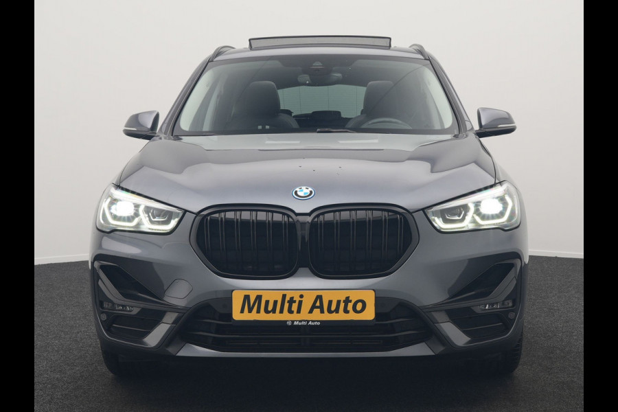 BMW X1 xDrive25e Sportline Plug In Hybrid 221pk Dealer O.H. PHEV | Trekhaak | Panodak | Adaptive Cruise | Camera | Lederen Sportstoelen Memory & Verwarmd | Sfeerverlichting | Navigatie | DAB |