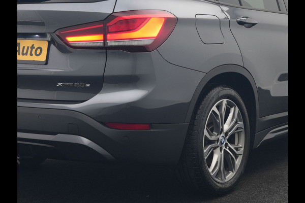 BMW X1 xDrive25e Sportline Plug In Hybrid 221pk Dealer O.H. PHEV | Trekhaak | Panodak | Adaptive Cruise | Camera | Lederen Sportstoelen Memory & Verwarmd | Sfeerverlichting | Navigatie | DAB |