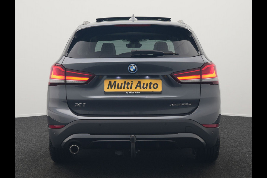 BMW X1 xDrive25e Sportline Plug In Hybrid 221pk Dealer O.H. PHEV | Trekhaak | Panodak | Adaptive Cruise | Camera | Lederen Sportstoelen Memory & Verwarmd | Sfeerverlichting | Navigatie | DAB |