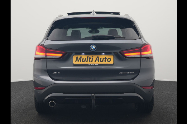 BMW X1 xDrive25e Sportline Plug In Hybrid 221pk Dealer O.H. PHEV | Trekhaak | Panodak | Adaptive Cruise | Camera | Lederen Sportstoelen Memory & Verwarmd | Sfeerverlichting | Navigatie | DAB |