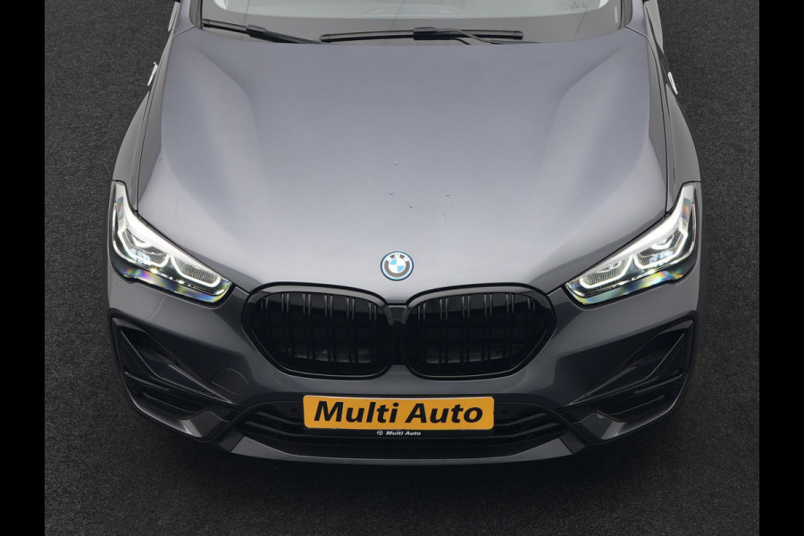 BMW X1 xDrive25e Sportline Plug In Hybrid 221pk Dealer O.H. PHEV | Trekhaak | Panodak | Adaptive Cruise | Camera | Lederen Sportstoelen Memory & Verwarmd | Sfeerverlichting | Navigatie | DAB |