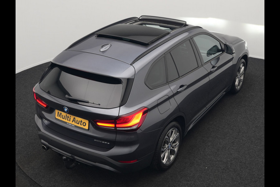BMW X1 xDrive25e Sportline Plug In Hybrid 221pk Dealer O.H. PHEV | Trekhaak | Panodak | Adaptive Cruise | Camera | Lederen Sportstoelen Memory & Verwarmd | Sfeerverlichting | Navigatie | DAB |