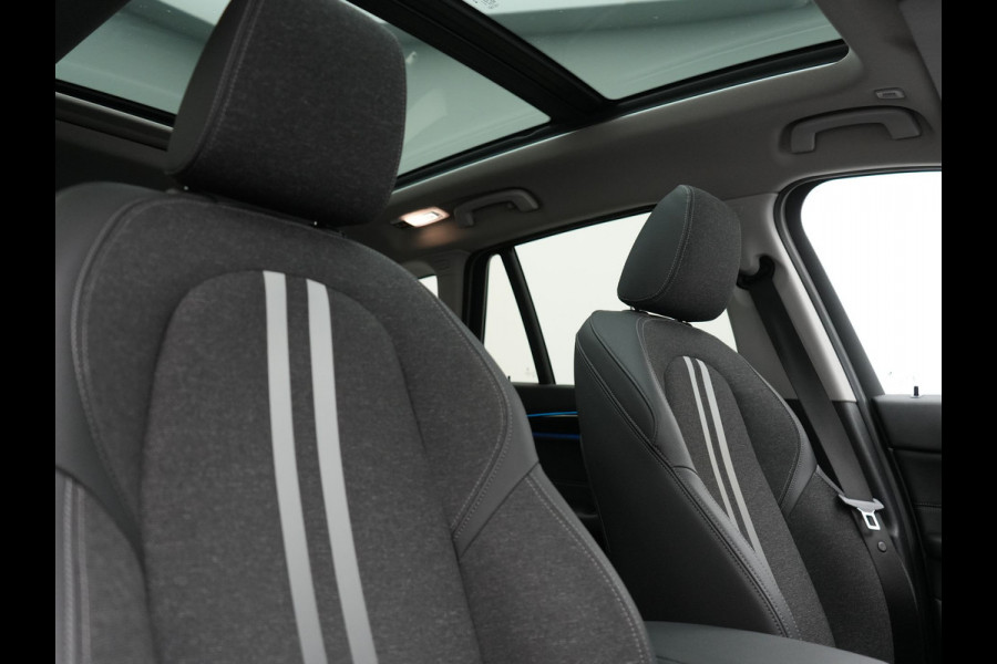 BMW X1 xDrive25e Sportline Plug In Hybrid 221pk Dealer O.H. PHEV | Trekhaak | Panodak | Adaptive Cruise | Camera | Lederen Sportstoelen Memory & Verwarmd | Sfeerverlichting | Navigatie | DAB |