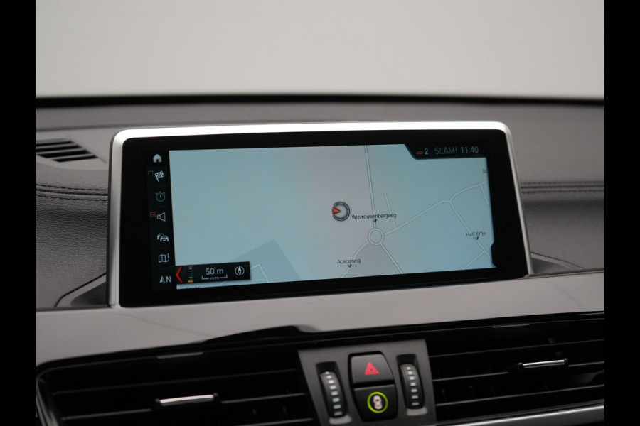 BMW X1 xDrive25e Sportline Plug In Hybrid 221pk Dealer O.H. PHEV | Trekhaak | Panodak | Adaptive Cruise | Camera | Lederen Sportstoelen Memory & Verwarmd | Sfeerverlichting | Navigatie | DAB |