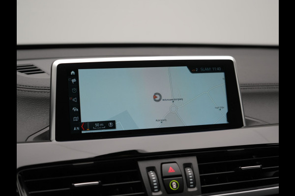 BMW X1 xDrive25e Sportline Plug In Hybrid 221pk Dealer O.H. PHEV | Trekhaak | Panodak | Adaptive Cruise | Camera | Lederen Sportstoelen Memory & Verwarmd | Sfeerverlichting | Navigatie | DAB |