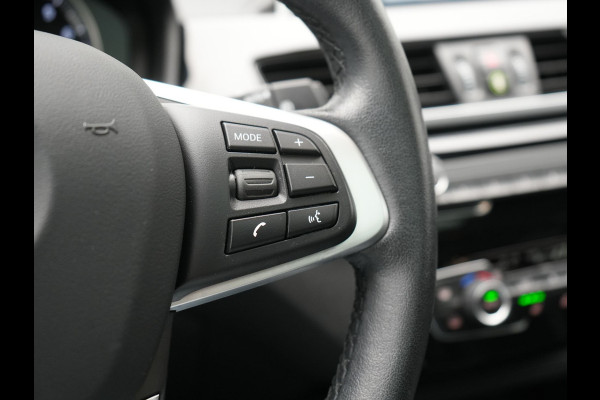 BMW X1 xDrive25e Sportline Plug In Hybrid 221pk Dealer O.H. PHEV | Trekhaak | Panodak | Adaptive Cruise | Camera | Lederen Sportstoelen Memory & Verwarmd | Sfeerverlichting | Navigatie | DAB |