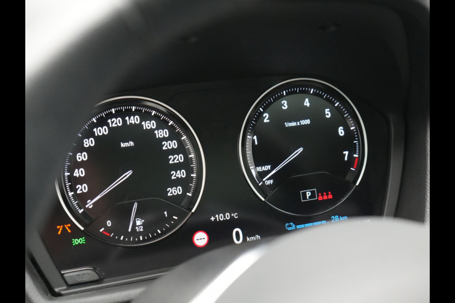 BMW X1 xDrive25e Sportline Plug In Hybrid 221pk Dealer O.H. PHEV | Trekhaak | Panodak | Adaptive Cruise | Camera | Lederen Sportstoelen Memory & Verwarmd | Sfeerverlichting | Navigatie | DAB |