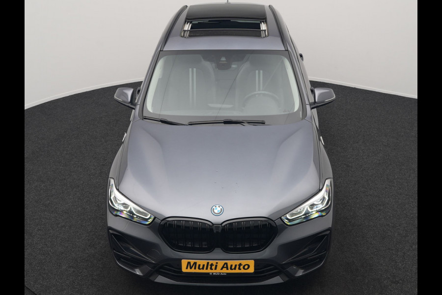 BMW X1 xDrive25e Sportline Plug In Hybrid 221pk Dealer O.H. PHEV | Trekhaak | Panodak | Adaptive Cruise | Camera | Lederen Sportstoelen Memory & Verwarmd | Sfeerverlichting | Navigatie | DAB |