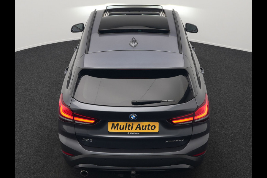BMW X1 xDrive25e Sportline Plug In Hybrid 221pk Dealer O.H. PHEV | Trekhaak | Panodak | Adaptive Cruise | Camera | Lederen Sportstoelen Memory & Verwarmd | Sfeerverlichting | Navigatie | DAB |