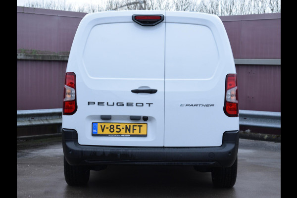 Peugeot e-Partner L2 50 kWh | tot 8 jaar garantie | rondom zicht camera's | navi incl. Apple Carplay | dodehoek detectie | parkeersensoren voor & achter | laadruimtebetimmering | rijklaarprijs