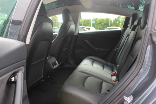 Tesla Model 3 Long Range AWD 75 kWh / NIEUWE BATTERIJ / SOH 88,4% / Trekhaak / Autopilot / Panoramadak / Camera / Leder / 19'' / Leder / Premium Audio /