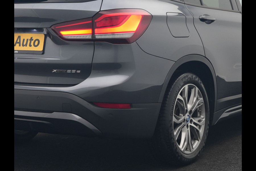 BMW X1 xDrive25e Sportline Plug In Hybrid 221pk Dealer O.H PHEV | Panodak | Adaptive Cruise | Camera | Sportstoelen Verwarmd | Sfeerverlichting | Navigatie | DAB |