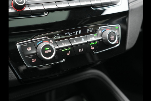 BMW X1 xDrive25e Sportline Plug In Hybrid 221pk Dealer O.H PHEV | Panodak | Adaptive Cruise | Camera | Sportstoelen Verwarmd | Sfeerverlichting | Navigatie | DAB |