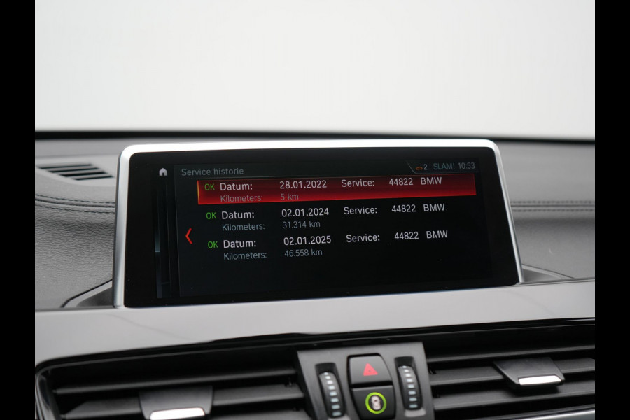 BMW X1 xDrive25e Sportline Plug In Hybrid 221pk Dealer O.H PHEV | Panodak | Adaptive Cruise | Camera | Sportstoelen Verwarmd | Sfeerverlichting | Navigatie | DAB |