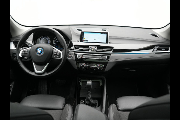 BMW X1 xDrive25e Sportline Plug In Hybrid 221pk Dealer O.H PHEV | Panodak | Adaptive Cruise | Camera | Sportstoelen Verwarmd | Sfeerverlichting | Navigatie | DAB |