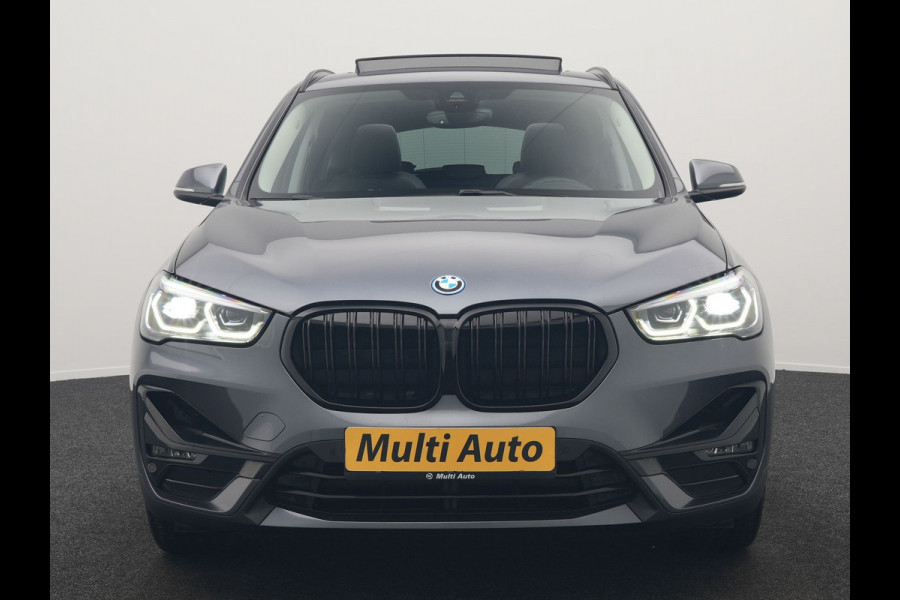 BMW X1 xDrive25e Sportline Plug In Hybrid 221pk Dealer O.H PHEV | Panodak | Adaptive Cruise | Camera | Sportstoelen Verwarmd | Sfeerverlichting | Navigatie | DAB |