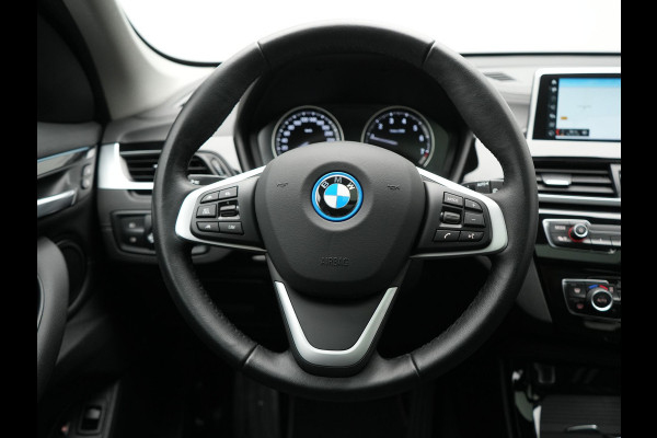 BMW X1 xDrive25e Sportline Plug In Hybrid 221pk Dealer O.H PHEV | Panodak | Adaptive Cruise | Camera | Sportstoelen Verwarmd | Sfeerverlichting | Navigatie | DAB |