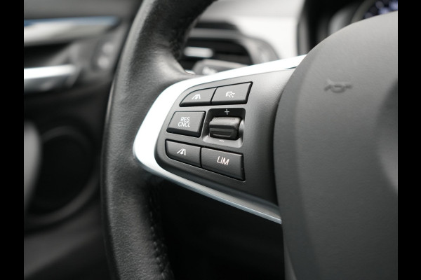 BMW X1 xDrive25e Sportline Plug In Hybrid 221pk Dealer O.H PHEV | Panodak | Adaptive Cruise | Camera | Sportstoelen Verwarmd | Sfeerverlichting | Navigatie | DAB |