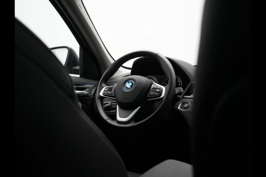 BMW X1 xDrive25e Sportline Plug In Hybrid 221pk Dealer O.H PHEV | Panodak | Adaptive Cruise | Camera | Sportstoelen Verwarmd | Sfeerverlichting | Navigatie | DAB |